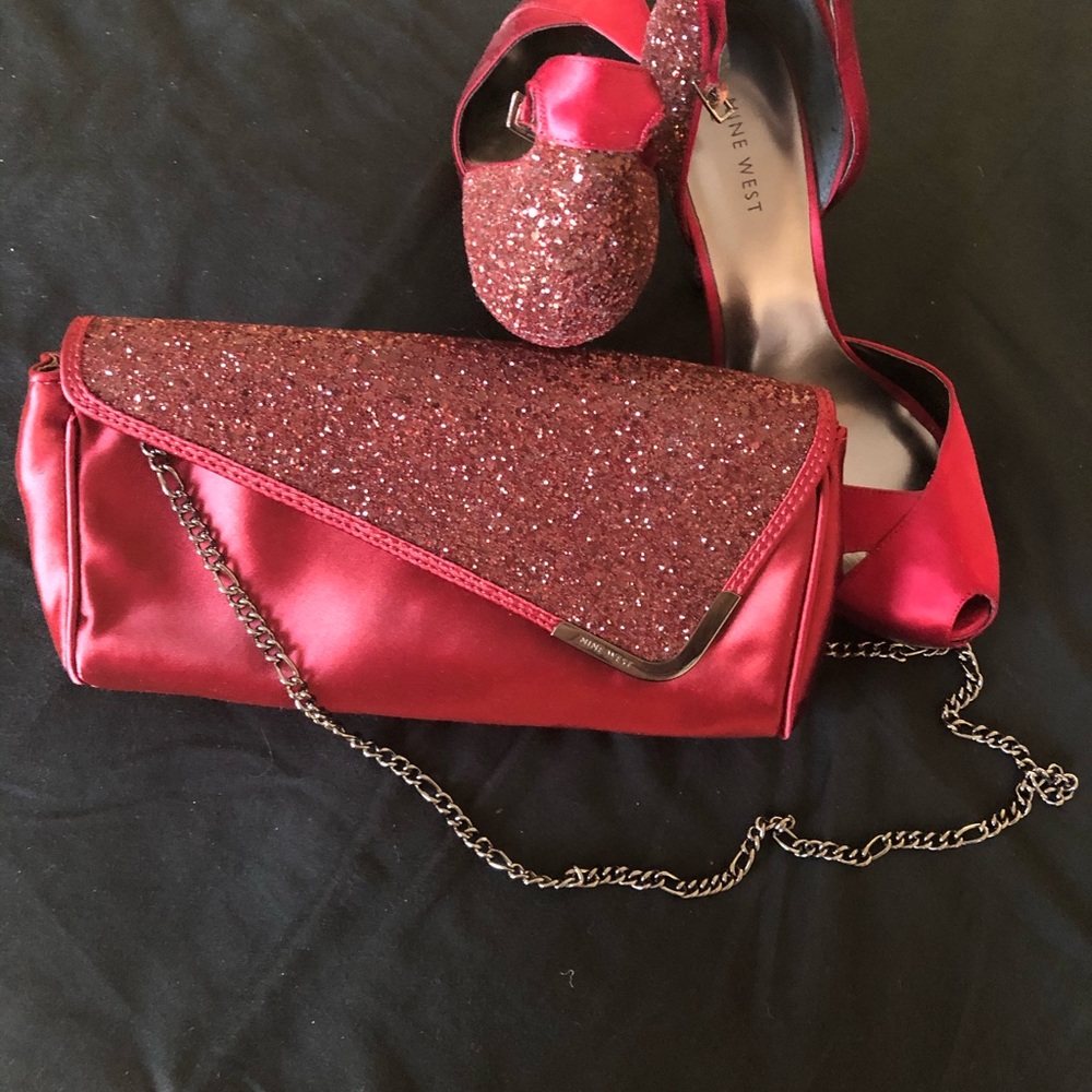 Nine West Elegant Shoes and Clutch Combo
Shoes 9M - Picture 2 of 8